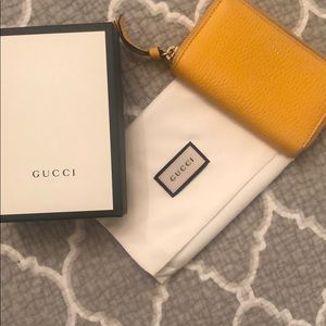 Gucci Small Zipper Wallet in Yellow Gold